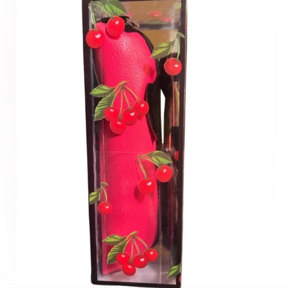 Betsey Johnson Cherry Cosmetic Brush Kit - Picture 5 of 8